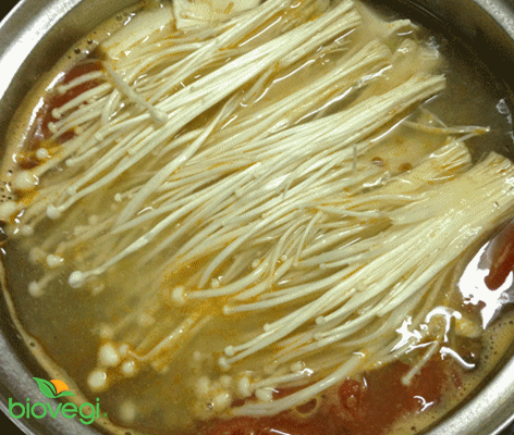 Canh chua cay nấm kim châm đậu phụ